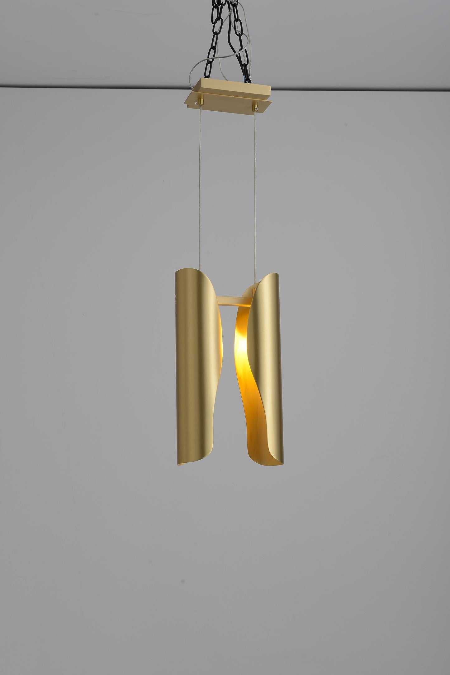 Metallic Copper Pendant Light – Modern Rustic Chandelier for Industrial Decor