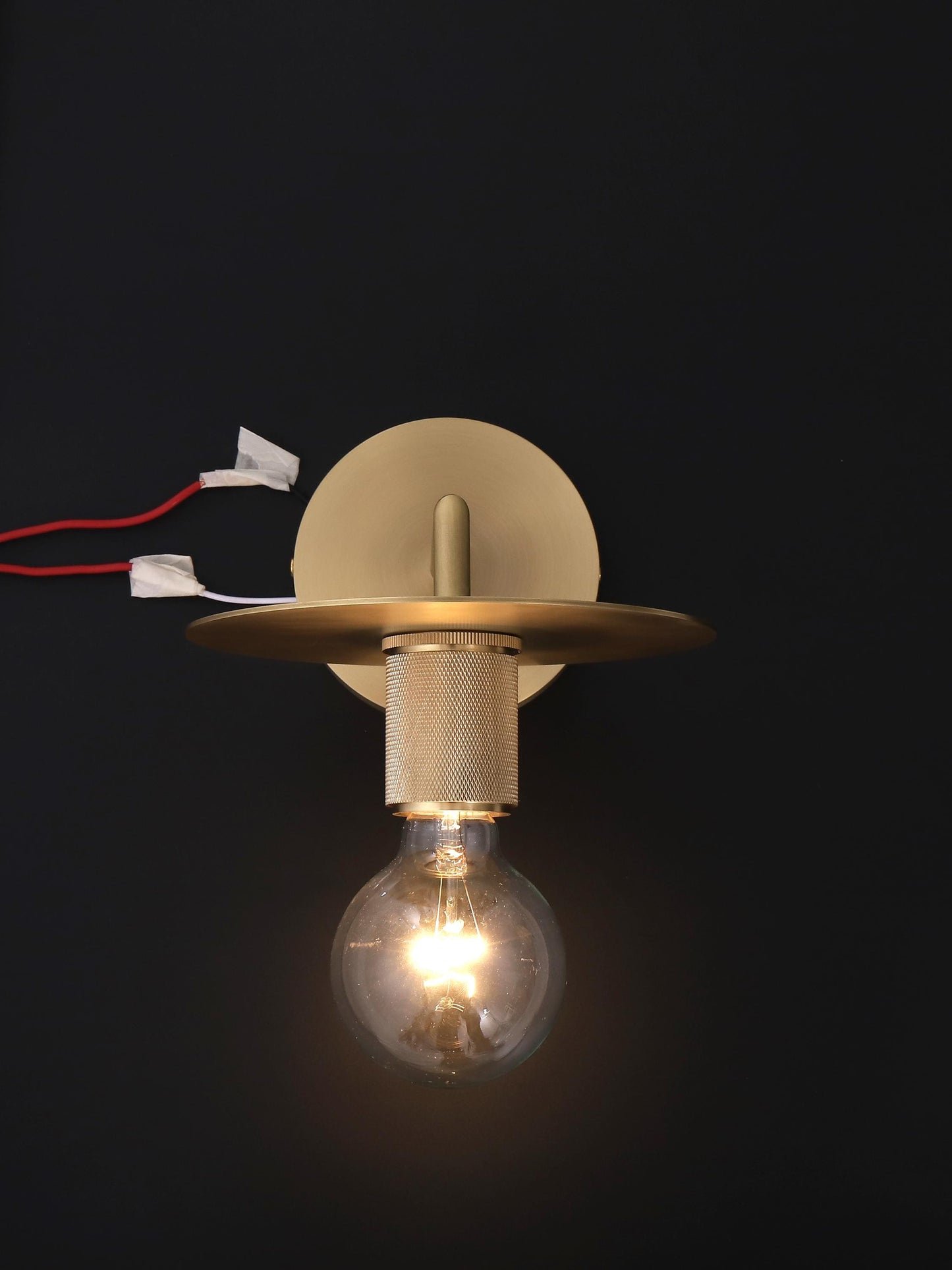 Elegant Copper Wall Light with Glass Lamp Shade – Modern Lighting Fixture