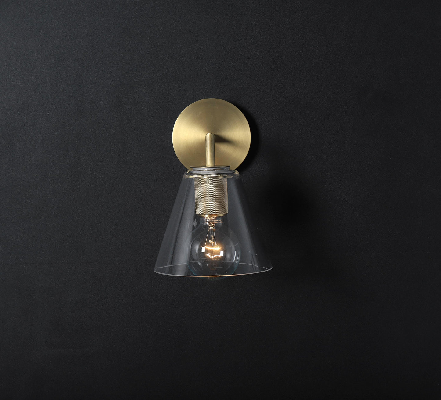 Elegant Copper Wall Light with Glass Lamp Shade – Modern Lighting Fixture