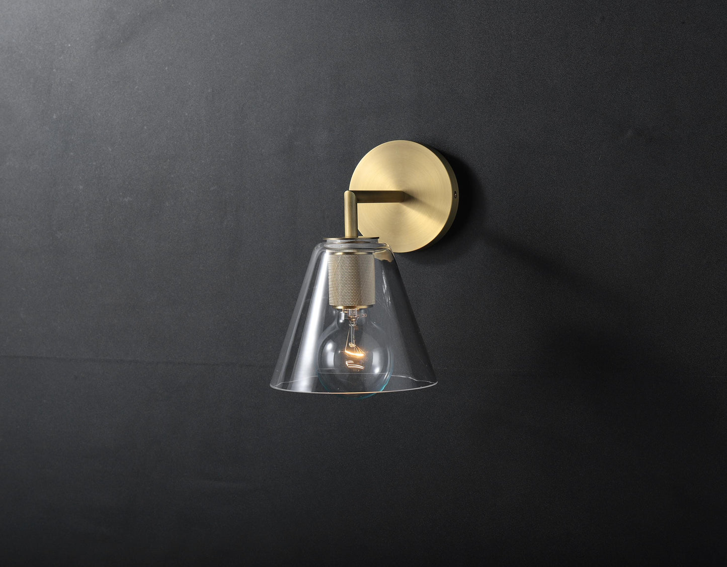 Elegant Copper Wall Light with Glass Lamp Shade – Modern Lighting Fixture
