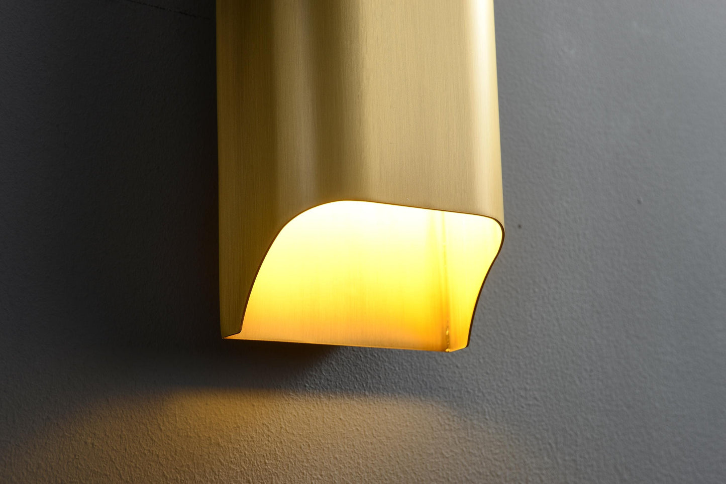 Antique Copper Wall Lamp Mid-Century Brass Lamp Elegant Design