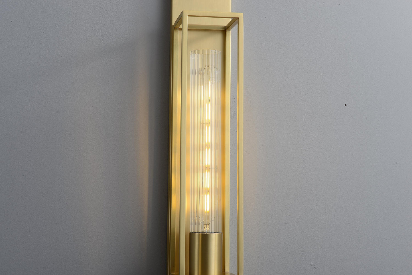 Modern Copper Wall Light Fixture | Stylish Glass and Copper Wall Sconce with Vintage Art Deco Design