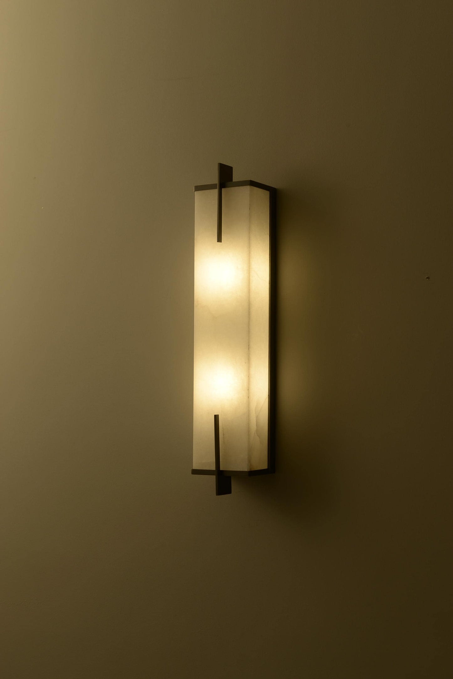 Stylish Black Copper Wall Lamp with Marble Accent – Elegant and Contemporary Wall Sconce