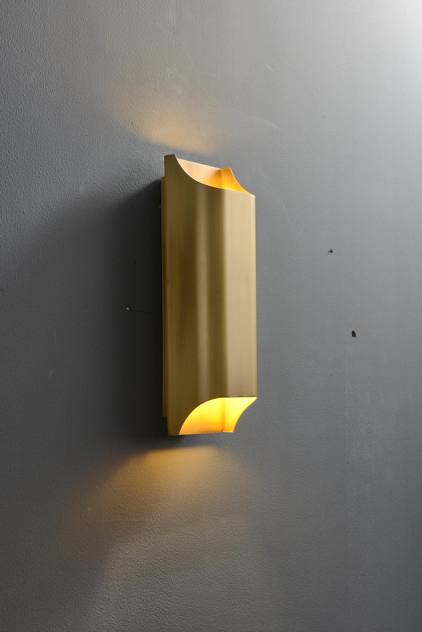 Antique Copper Wall Lamp Mid-Century Brass Lamp Elegant Design