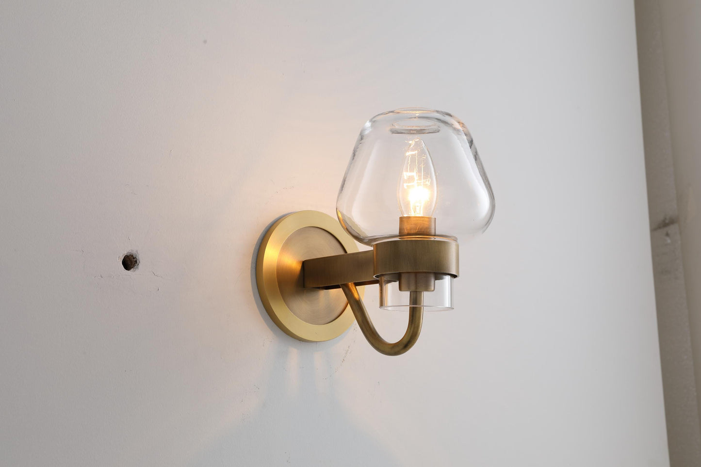 Antique-Style Copper and Glass Wall Lamp in Bronze Finish for Elegant Home Lighting