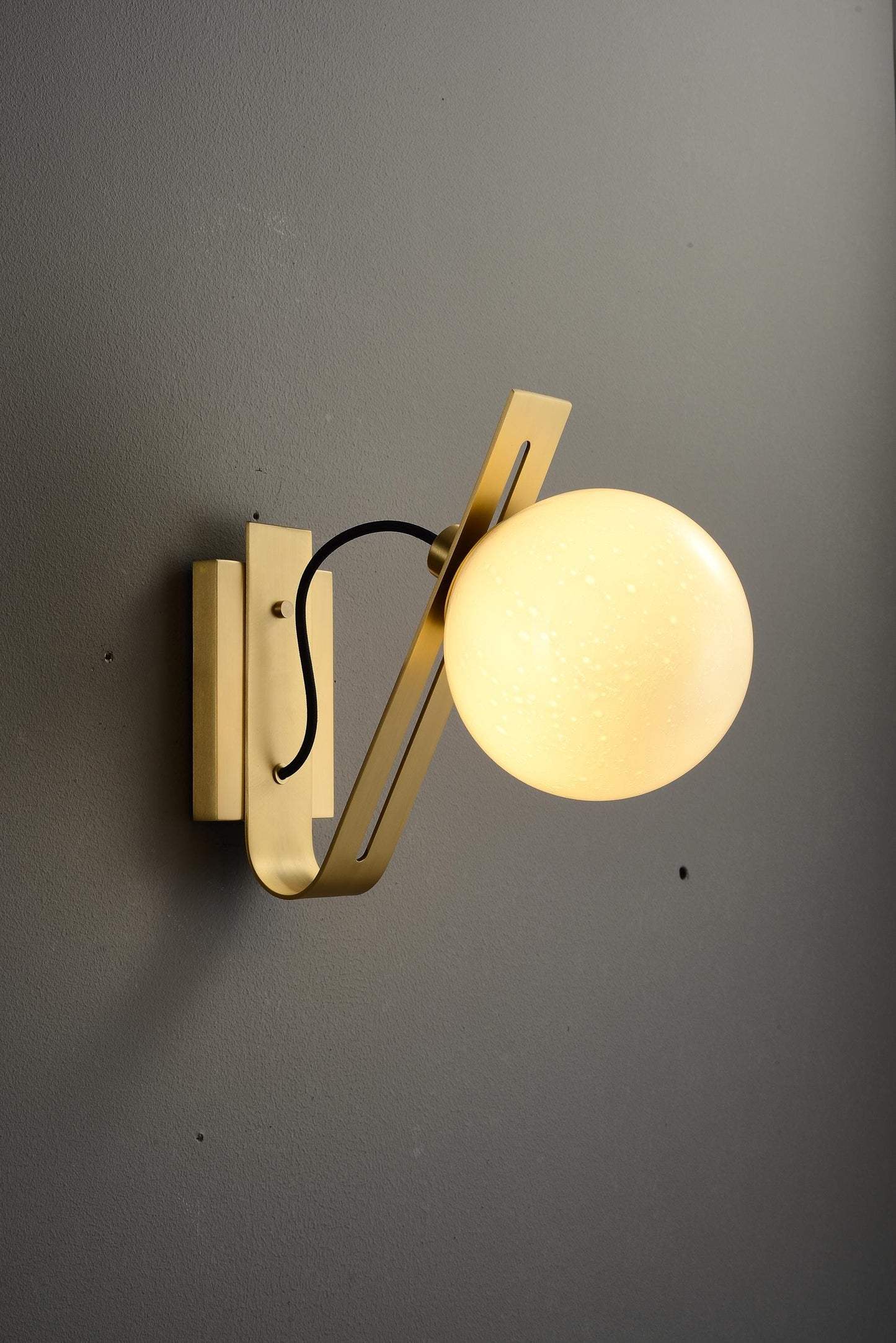Handcrafted Industrial Copper and Glass Wall Lamp – A Contemporary, Minimalist, and Elegant Lighting Fixture