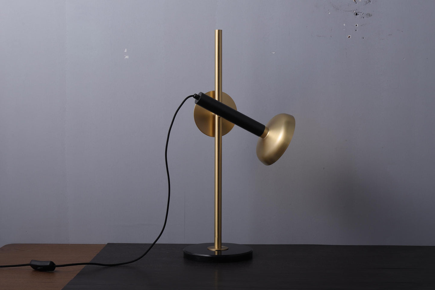 Elegant Copper and Marble Table Lamp – Modern Black and Copper Desk Lighting with Marble Base for Unique Home Decor