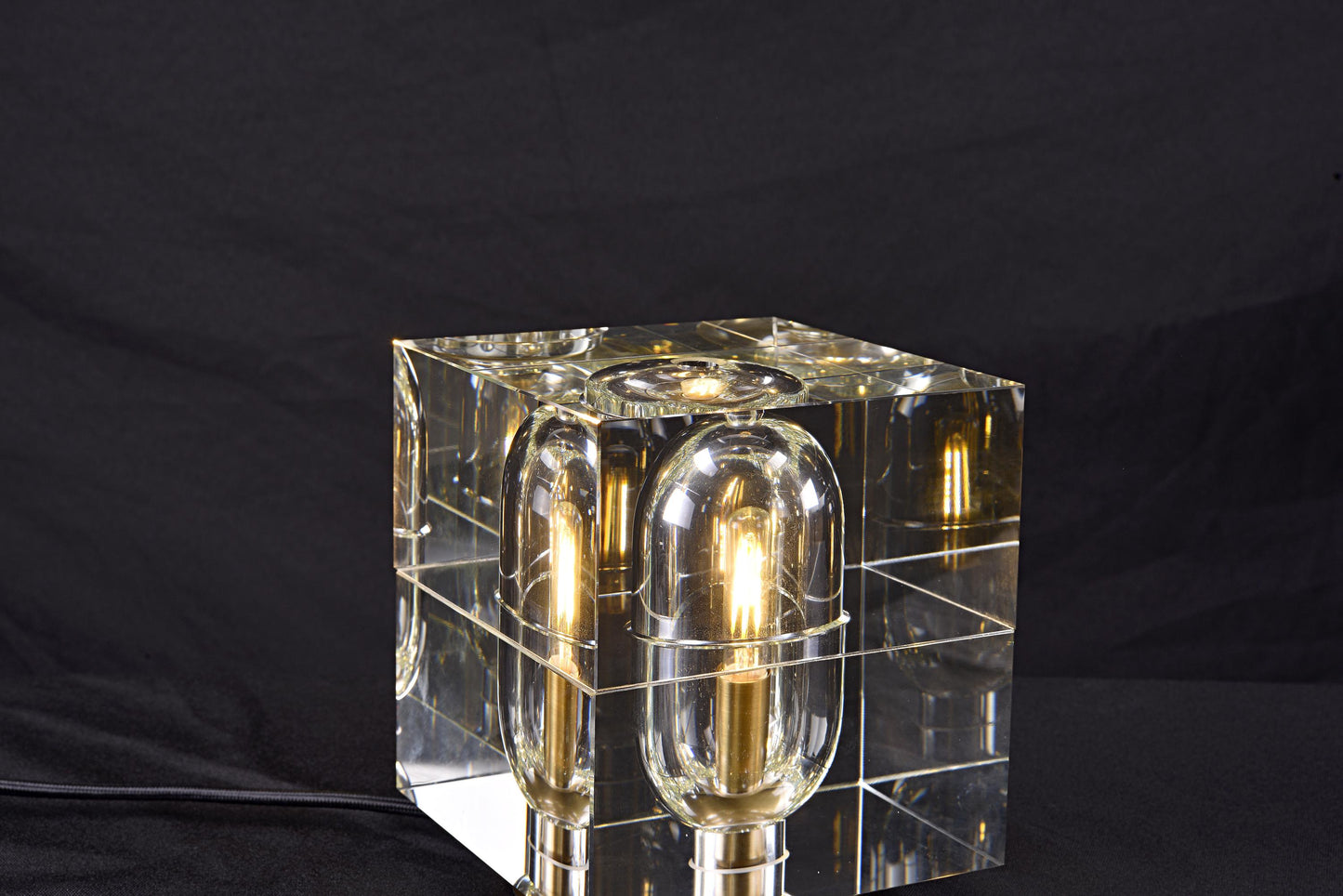 Stylish Modern Table Lamp in Bronze and Crystal | Elegant Copper Art Deco Lighting
