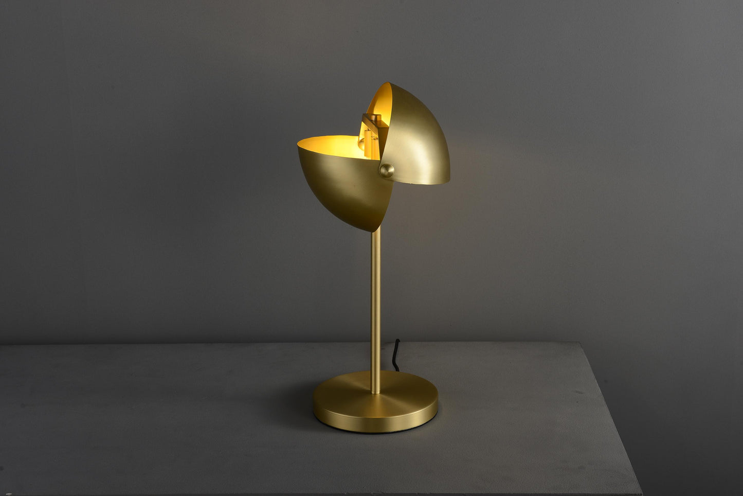 Artistic Vintage Copper Table Lamp | Minimalist, Sustainable Lighting for Industrial Bedroom Designs