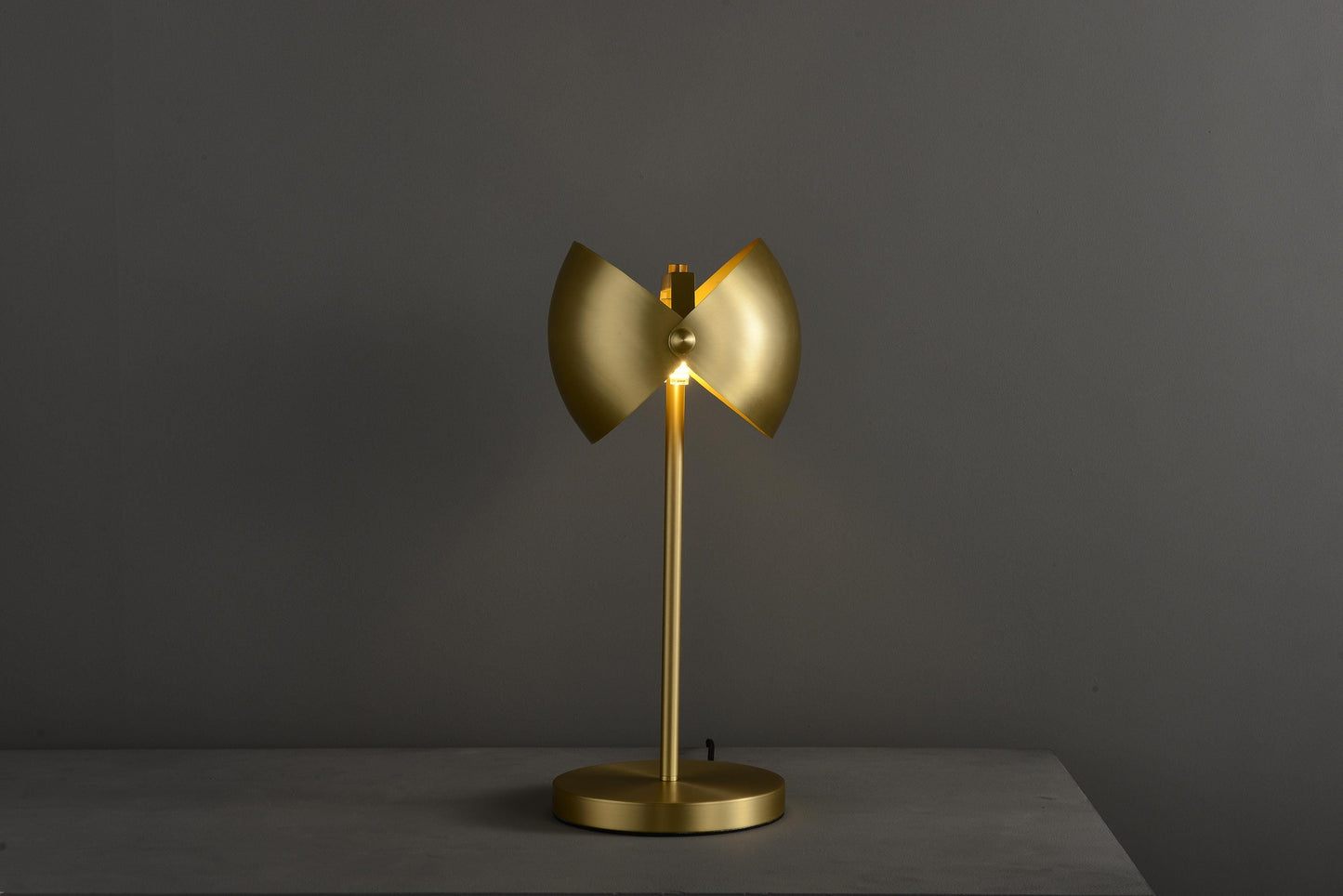 Artistic Vintage Copper Table Lamp | Minimalist, Sustainable Lighting for Industrial Bedroom Designs